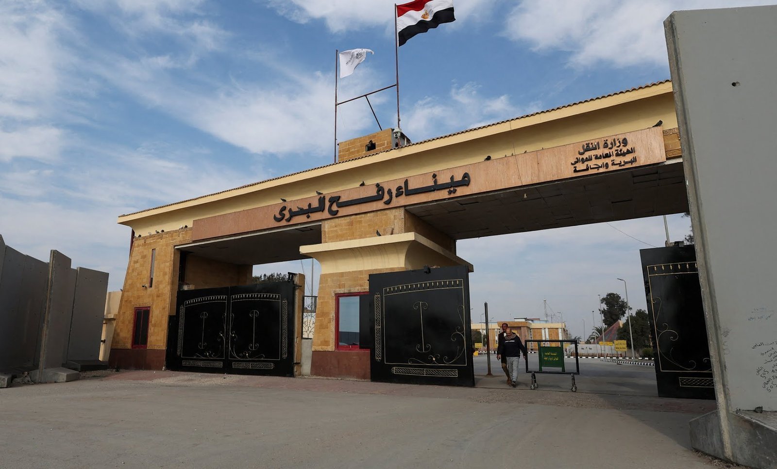 بث مباشر : فتح معبر  رفح بكلا الاتجاهين وهكذا سيعمل