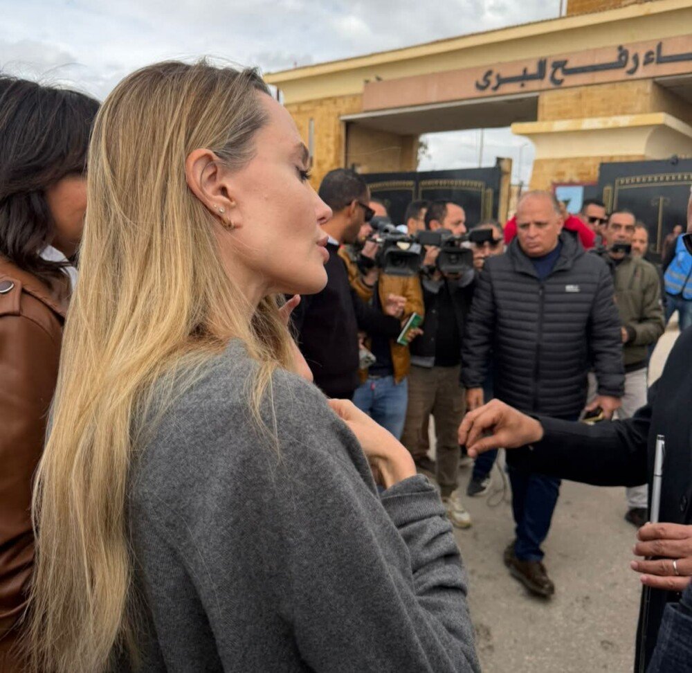بالفيديو والصور ..أنجلينا جولي ومحافظ شمال سيناء يتفقدان معبر رفح