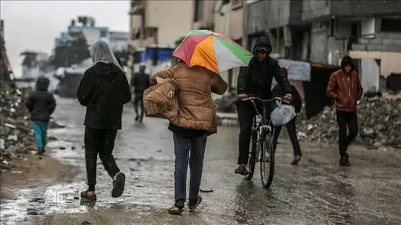 منخفض جوي يضرب فلسطين وأمطار متقطعة على غزة يعقبه برد قارس مطلع الأسبوع