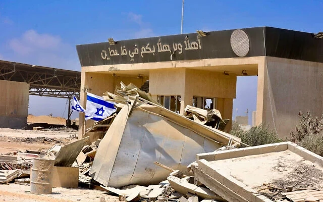 صحيفة : آلية جديدة لعمل اللجنة الإدارية لموظفي غزة و البلديات وترتيبات لفتح معبر رفح هذا الموعد