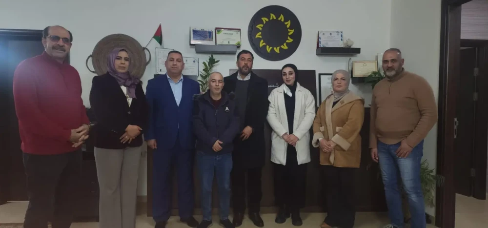 وفد جبهة النضال الشعبي الفلسطيني يزور مركز «شمس»ويبحث سبل تعزيز التعاون المشترك