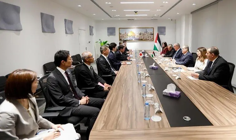 الشيخ يؤكد دعم اليابان للسلام ويبحث معها تنفيذ خطة غزة ووقف الاستيطان