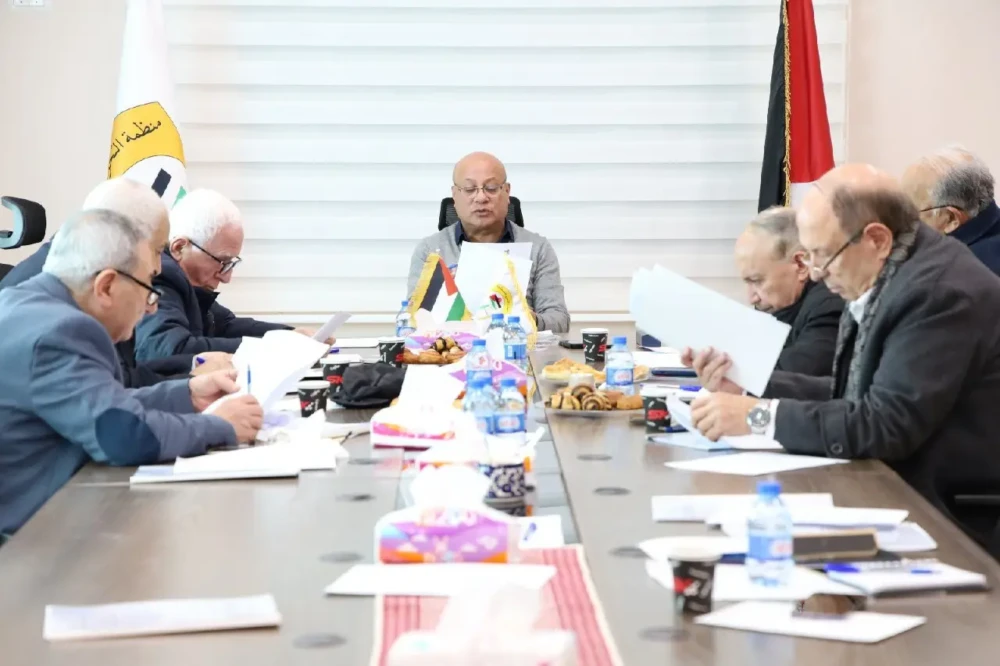 منظمة التحرير ترفض قرارات الأونروا الأخيرة وتلوّح بخطوات تصعيدية دفاعاً عن الموظفين واللاجئين