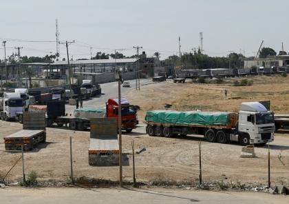 الغارديان: إسرائيل تشرعن تجارة السوق السوداء بغزة