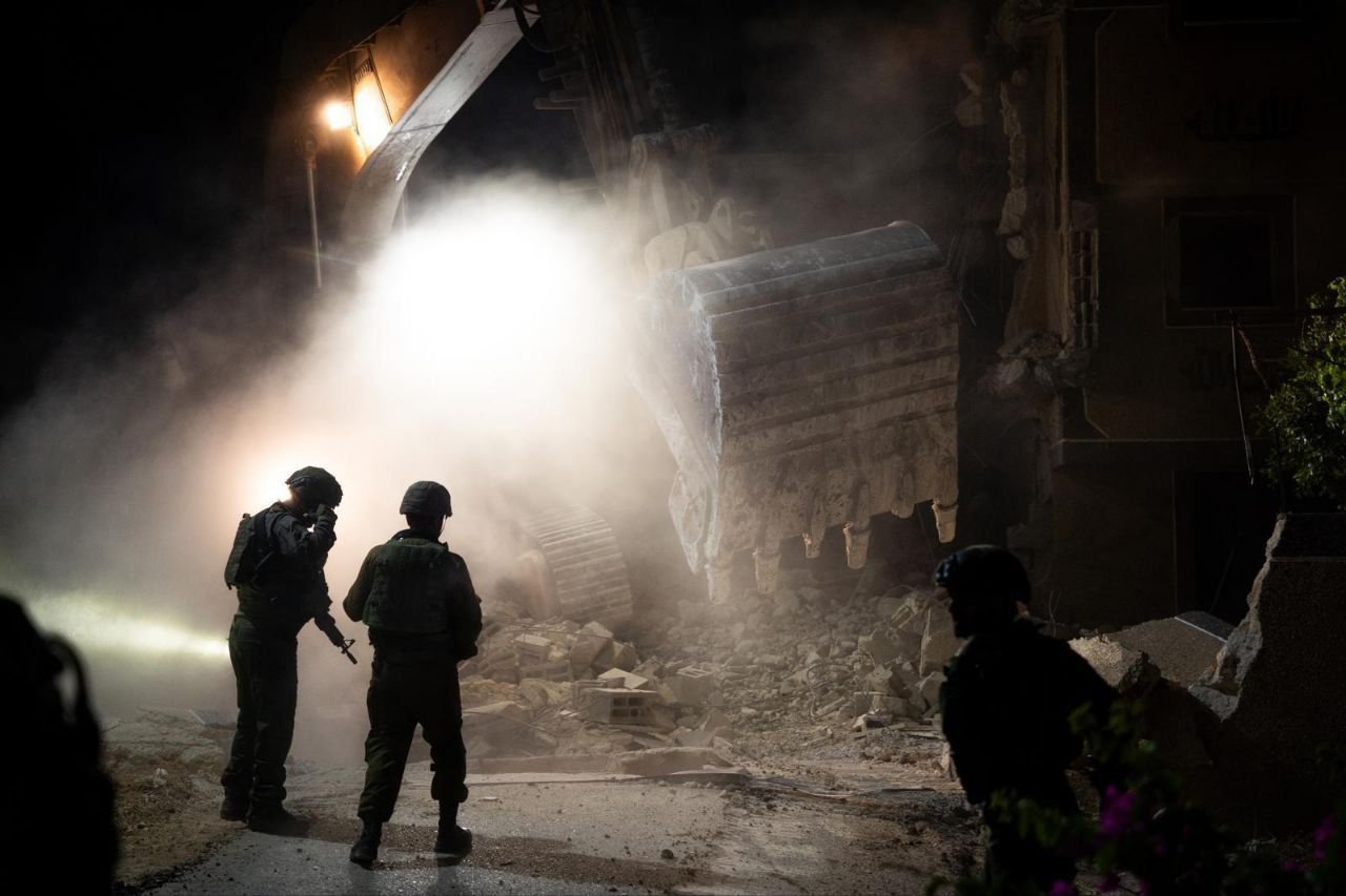 الكشف عن خطة “حرب شاملة” في الضفة الغربية: طائرات، دبابات، وعقوبات جماعية